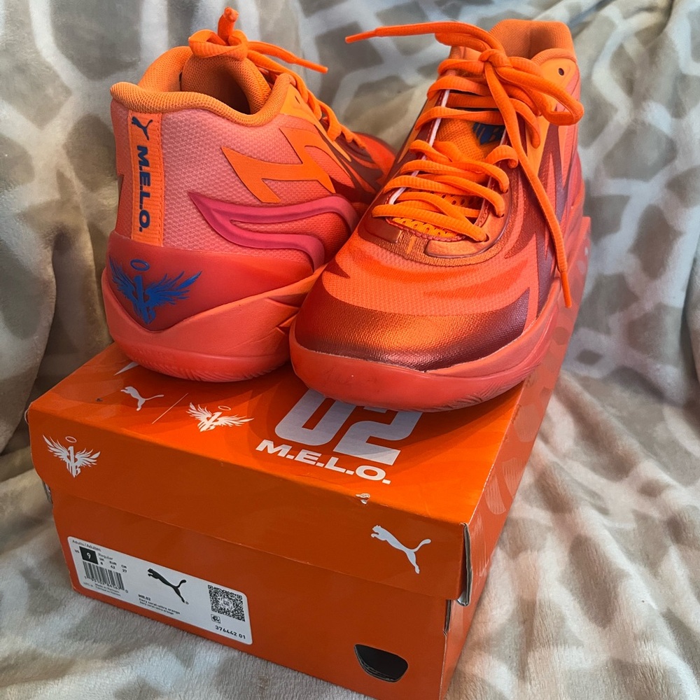 Men’s Puma 02 M.E.L.O size 9 worn once! LIKE NEW!!!!
